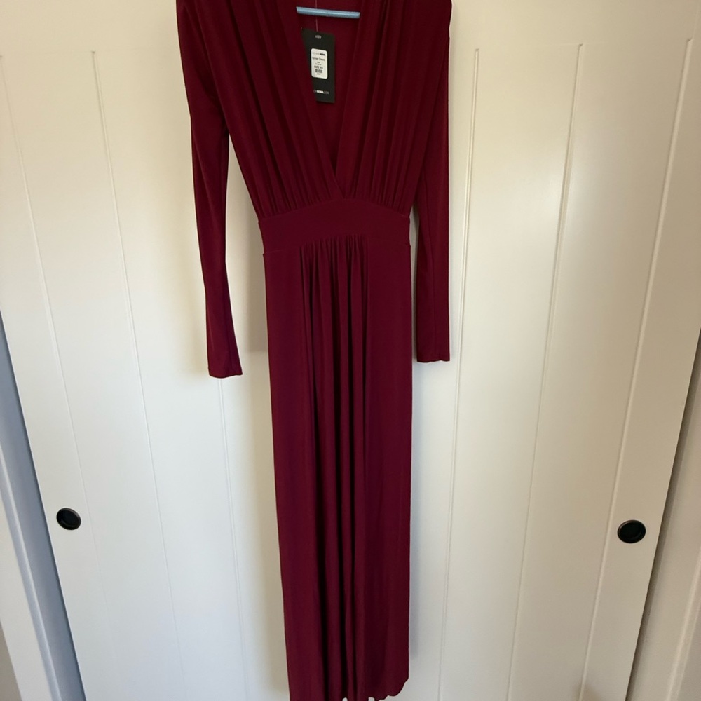 Elegant Red Maxi Dress - Picture 6 of 6